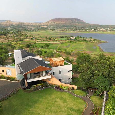 Pearl Lakeview Mansion By Stayvista - Lakeside Villa With Infinity Pool, Jacuzzi, In-House Theatre & Games Room イガットプリ エクステリア 写真