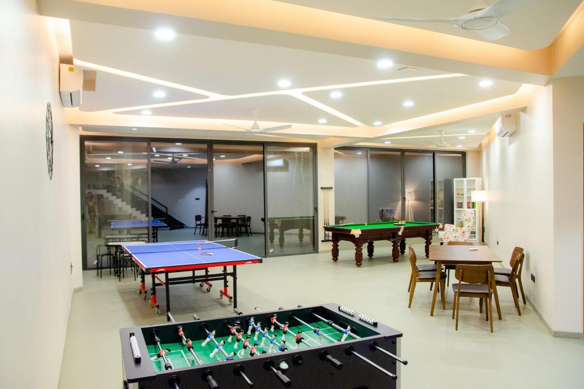 Pearl Lakeview Mansion By Stayvista - Lakeside Villa With Infinity Pool, Jacuzzi, In-House Theatre & Games Room イガットプリ エクステリア 写真