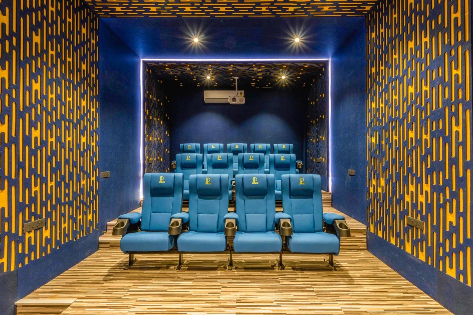 Pearl Lakeview Mansion By Stayvista - Lakeside Villa With Infinity Pool, Jacuzzi, In-House Theatre & Games Room イガットプリ エクステリア 写真