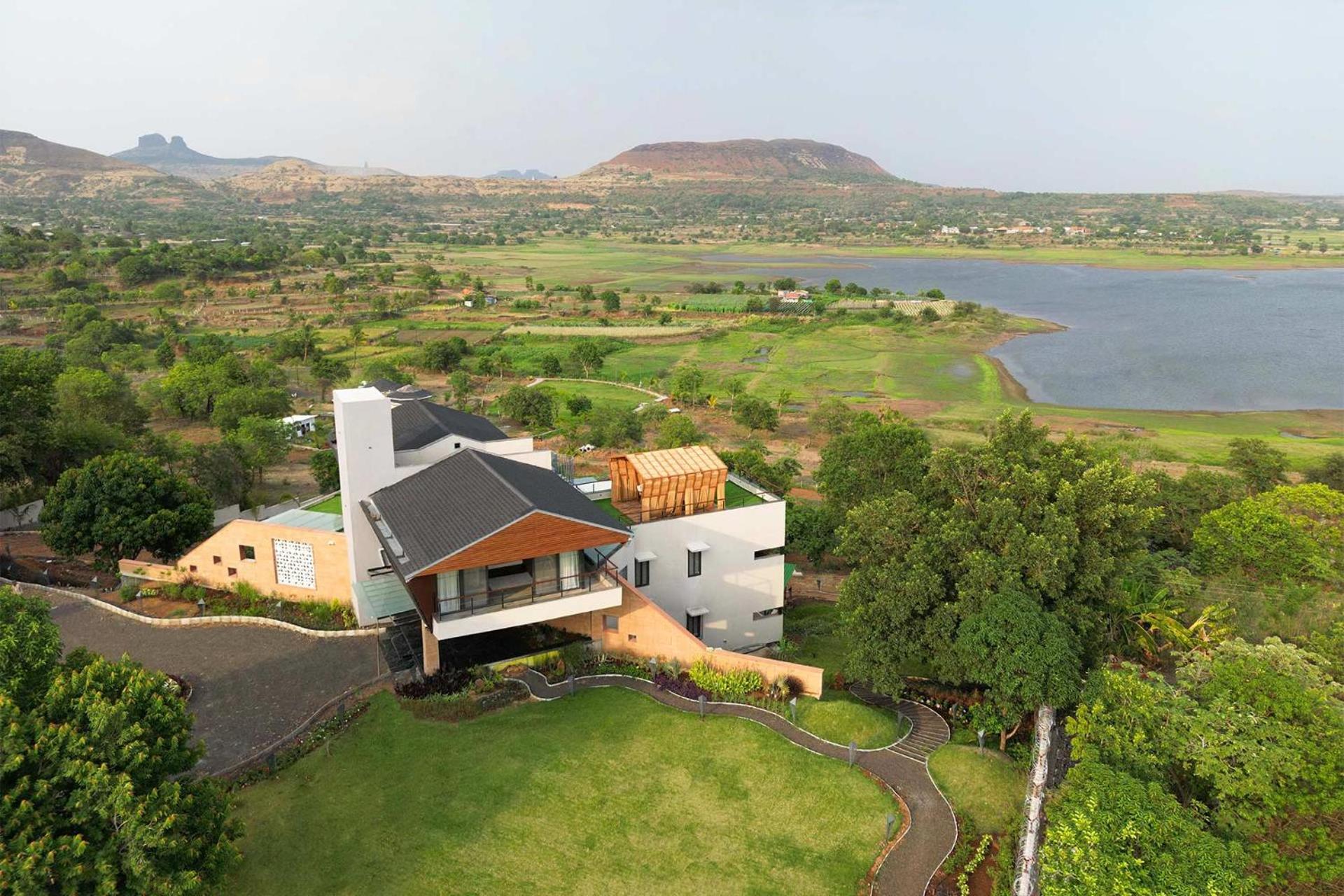 Pearl Lakeview Mansion By Stayvista - Lakeside Villa With Infinity Pool, Jacuzzi, In-House Theatre & Games Room イガットプリ エクステリア 写真