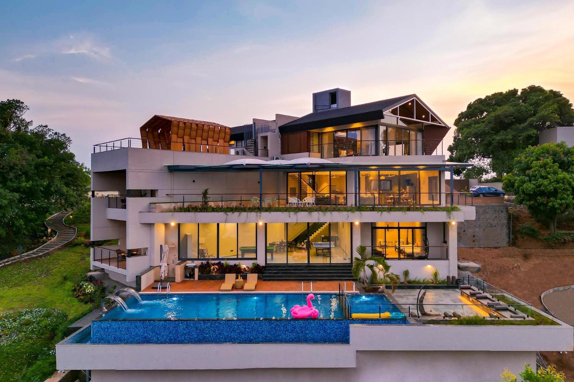 Pearl Lakeview Mansion By Stayvista - Lakeside Villa With Infinity Pool, Jacuzzi, In-House Theatre & Games Room イガットプリ エクステリア 写真